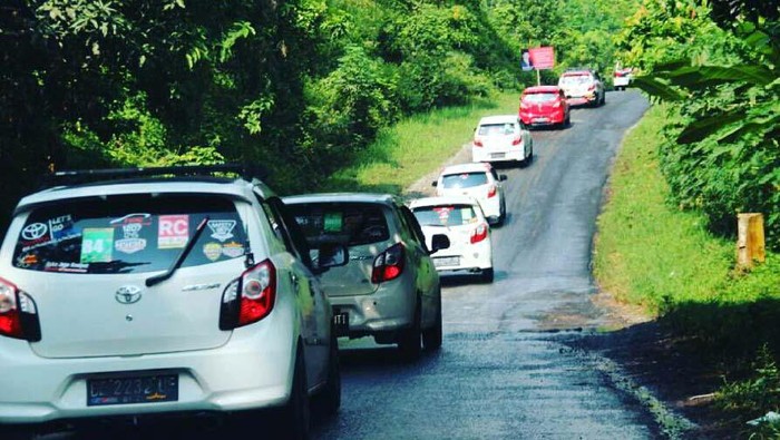 Memperingati hari jadinya, Toyota Agya Club (TAC) chapter Lampung menggelar acara bertema Go Green. Mereka konvoi mengelilingi Lampung.
