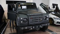 Mobil dari Inggris, Land Rover Defender juga turut serta. Lebih dari 100 mobil modifikasi akan mengikuti pameran dan kompetisi mobil modifikasi IAM MBtech, Daihatsu Dress-up Challenge, serta kompetisi audio mobil HINSound&StylFoto: Dadan Kuswaraharja