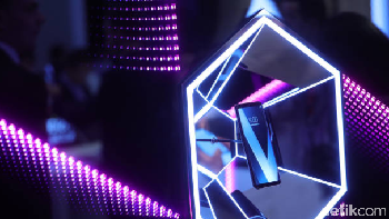 LG V30 jadi salah satu smartphone canggih yang mencuri perhatian di ajang IFA 2017. Foto: Getty Images