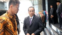 Ada juga Menhub Budi Karya.