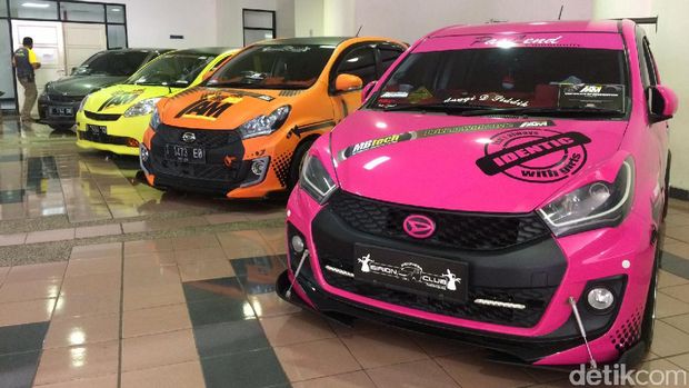 Libur Panjang Nonton Kontes Modifikasi  100 Mobil  di  Bandung 