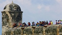 Parade Independence of Cartagena Day adalah untuk mengenang sejarah perjuangan masyarakat Cartagena. Paradenya biasanya digelar di pertengahan tahun, antara tanggal 11 sampai 17 November. Jalanan di kota utamanya akan ditutup, masyarakat setempat dan turis berbondong-bondong menontonnya (CNN Travel)