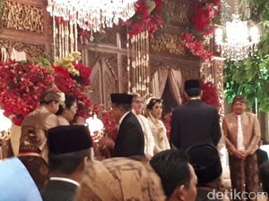 Jokowi-JK dan Sederet Pejabat Salami Anak BG-Buwas di Pelaminan