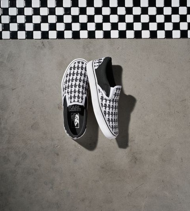 Bagaimana dengan harga? Koleksi ini mulai dijual US$ 40 sampai US$ 300 atau sekitar Rp 533 ribu hingga Rp 4 jutaan. Tertarik? Foto: Dok. Karl Lagerfeld x Vans