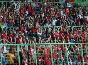 Polisi Buru Pelempar Petasan yang Bikin Suporter Timnas Tewas