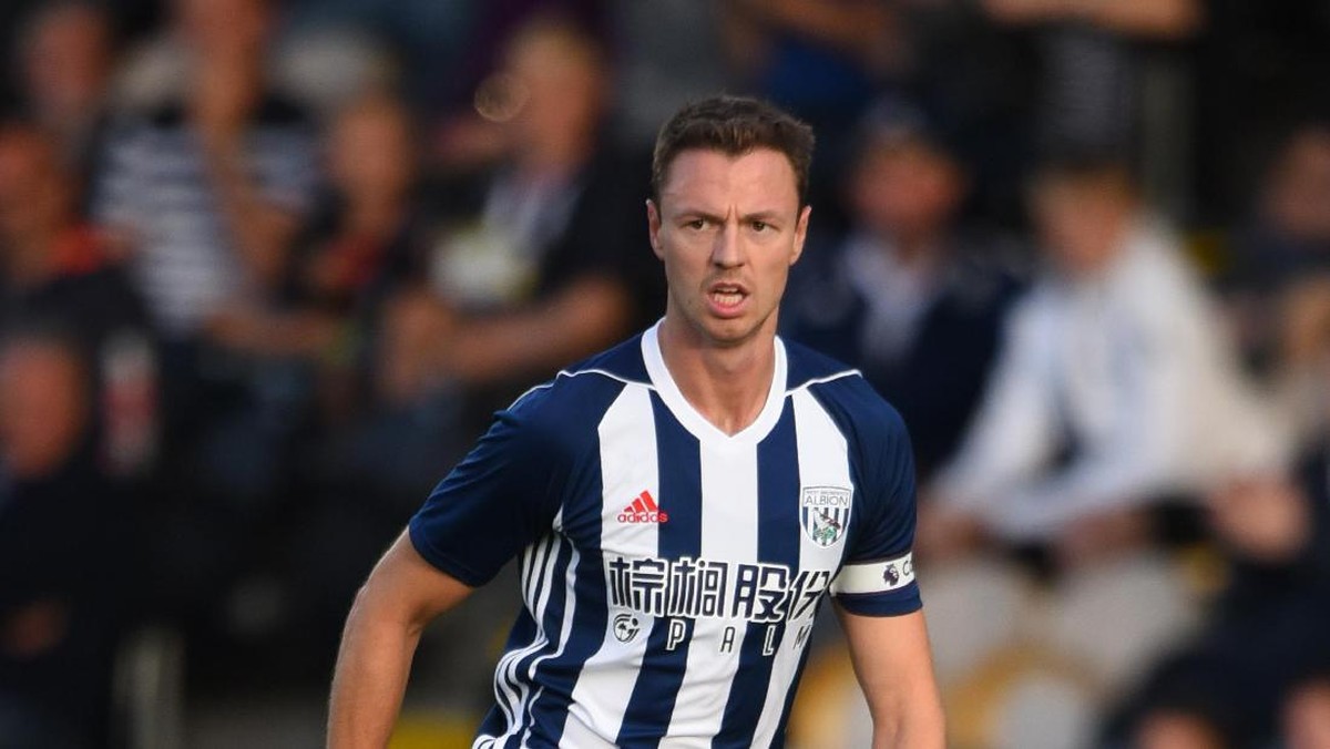Jonny Evans resmi mendarat di Leicester City. (Foto: Nathan Stirk/Getty Images)