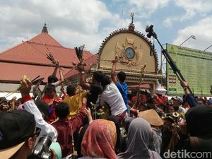 Rayahan Gunungan Gerebeg Besar Keraton Yogyakarta