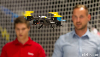 Banyak yang menjajal kemampuan drone terbaru. Foto: Getty Images