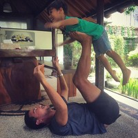 Ayahable, demikian julukan netizen untuk Hamish Daud setiap melihat foto sang aktor bercengkerama dengan anak laki-laki ini. Anak tersebut diketahui sebagai anak baptis dari Hamish Daud. Ayah dan ibu sang anak berteman baik dengan calon suami Raisa itu.