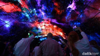 Perhelatan IFA 2017 yang dihadiri langsung detikINET memang sangat penting untuk memperkenalkan produk-produk unggulan di pasar Eropa maupun dunia. Dari produk-produk seperti laptop, PC, smartphone, smartwatch, TV, hingga kulkas pintar siap dipertontonkan. Foto: Getty Images