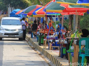 Segarnya Es Cincau di Taman Kaligrafi Raksasa Cianjur