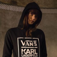 Desainer di balik brand mewah seperti Chanel dan Fendi membuat koleksi Van terbaru lebih high-fashion. Koleksi edisi terbatas ini baru akan rilis 7 September mendatang.