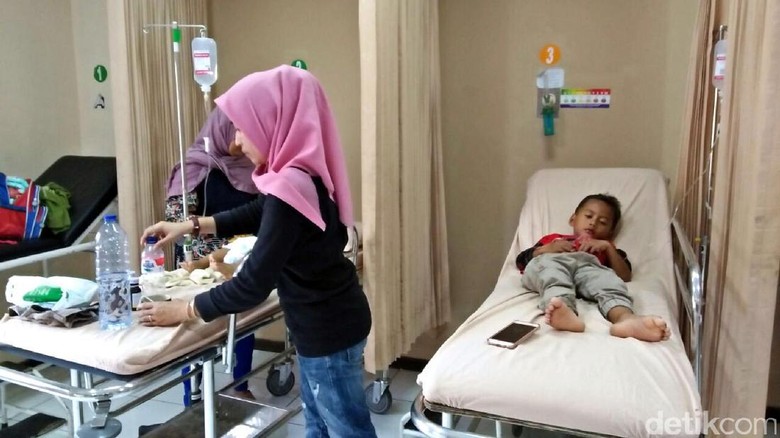 Dinkes Sukabumi Tetapkan KLB Keracunan Sate Kambing di Cicurug Dinkes Sukabumi Tetapkan KLB Keracunan Sate Kambing di Cicurug