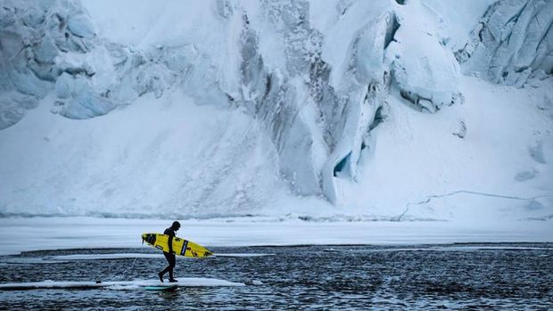 Mungkin Baru dia yang Surfing di Kutub Selatan