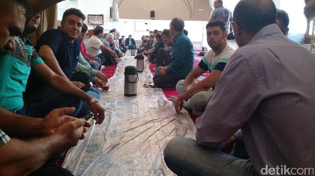 Idul Adha di Blue Mosque, Yerevan, Armenia.