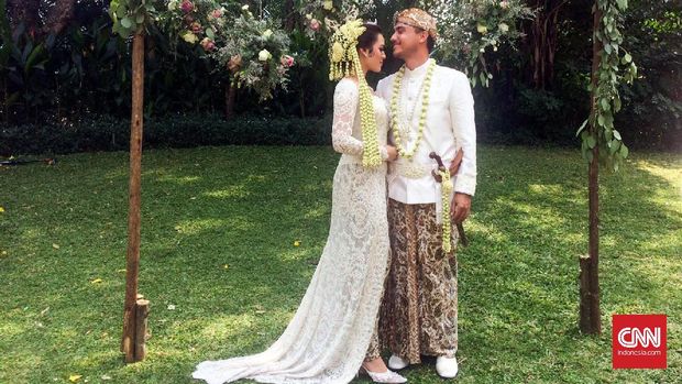 Berbalut Kebaya Gaya Anggun Raisa  saat Menikah dengan Hamish