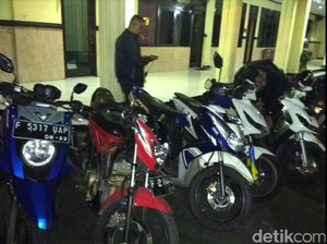 Amankan Kelompok Bermotor, Polisi Sukabumi Sita Senjata Tajam