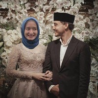 Para wanita yang baper dan mengedit wajah Raisa menjadi wajah mereka ini mengunggah foto hasil editan tersebut ke media sosial. Tujuannya tentu sebagai lelucon dan menjadi obat patah hati. Foto: Dok. Instagram @fitritambunan4055.