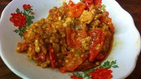 Penikmat pedas wajib mencoba sambal iblisnya Warung Mbah Jingkrak. Sambal yang terbuat dari rawit makin sedap dinikmati dengan ayam goreng. Dijamin nambah! Foto: Istimewa