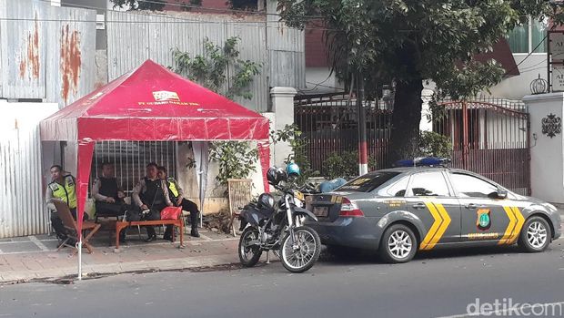 Polisi berjaga di sekitar Kedutaan Besar Myanmar