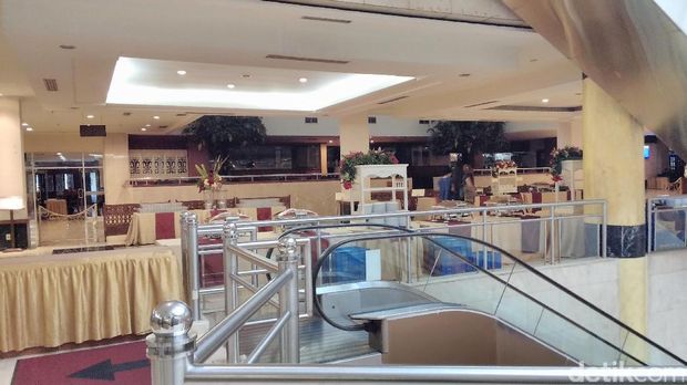 Situasi di dalam gedung masih tampak sepi