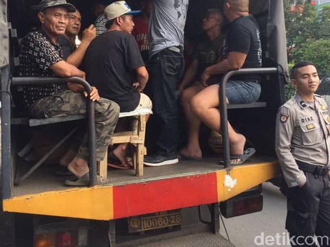 suasana penggerebegan