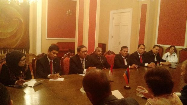 Fadli Zon dan rombongan DPR di Parlemen Armenia