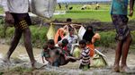 Perjuangan Warga Rohingya Menyelamatkan Diri ke Bangladesh
