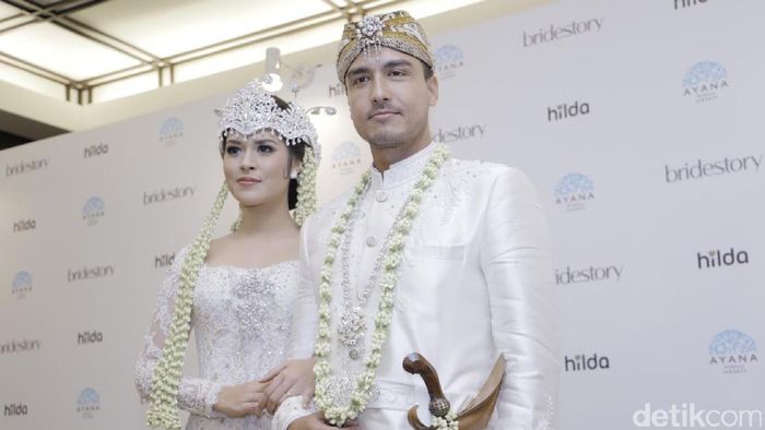 Raisa dan Hamish Daud menikah di Ayana Mid Plaza Hotel (Asep Syaifullah/ detikHOT) Raisa dan Hamish Daud menikah di Ayana Mid Plaza Hotel (Asep Syaifullah/ detikHOT)