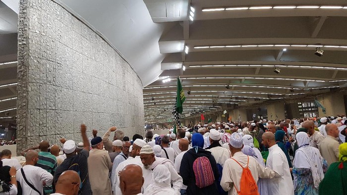 Titik Kritis Terlewati, Lempar Jumrah Kedua Minim Jemaah Tumbang