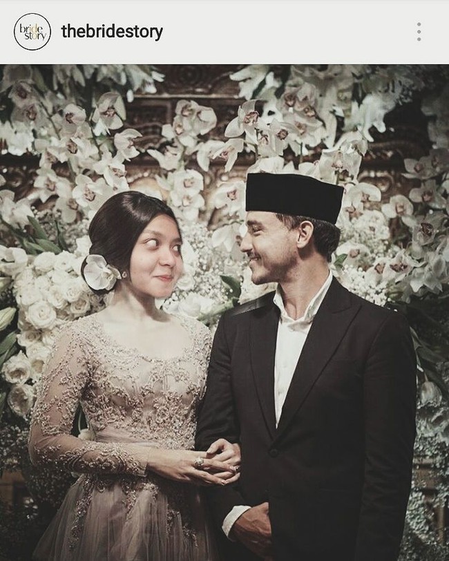 Pernikahan Raisa dan Hamish Daud dinyatakan netizen sebagai #haripatahhatinasional, sehingga tidak heran yang baper bukan hanya pria tapi juga wanita. Raisa dan Hamish memang memiliki banyak penggemar sehingga pernikahan keduanya membuat beberapa fans jadi patah hati. Foto: Dok. Instagram @bellasrg.