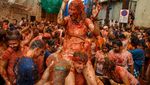 Intip Keseruan Festival Perang Tomat yang Dihadiri Puluhan Ribu Orang Ini
