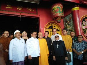Cak Imin dan Tokoh Lintas Agama Kunjungi Vihara Petak Sembilan