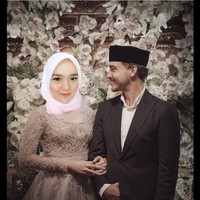 Berbeda dengan para pria yang mengedit wajah Hamish menjadi wajah mereka di foto, para wanita sedikit kesulitan mengubah wajah Raisa dengan wajah mereka. Sehingga hasil editan para wanita yang baper ini kurang rapi. Foto: Dok. Instagram @diaankr.