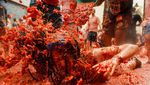 Intip Keseruan Festival Perang Tomat yang Dihadiri Puluhan Ribu Orang Ini