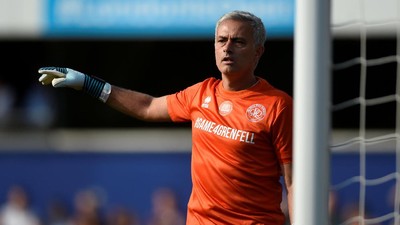 Melihat Aksi Kiper Jose Mourinho di Laga Amal