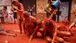 Intip Keseruan Festival Perang Tomat yang Dihadiri Puluhan Ribu Orang Ini