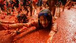 Intip Keseruan Festival Perang Tomat yang Dihadiri Puluhan Ribu Orang Ini