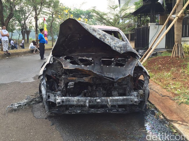 10 Faktor Penyebab Mobil Terbakar