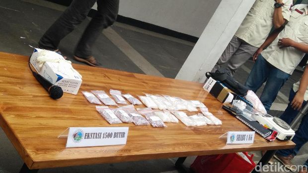 Barang bukti kurir narkoba jaringan lapas AM yang tewas didor