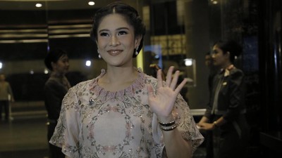 Pulang dari Nikahan Raisa-Hamish Daud, Dian Sastro Naik Taksi