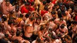 Intip Keseruan Festival Perang Tomat yang Dihadiri Puluhan Ribu Orang Ini