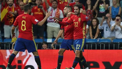 Isco Brilian, Spanyol Hajar Italia