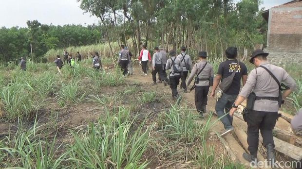 Pembunuh istri polisi di Jombang diburu hingga ke hutan/
