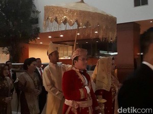 Resepsi Pernikahan, Anak Buwas-BG Berpakaian Adat Minang