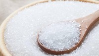Disimpan dalam wadah kedap udara, gula bisa tahan lama. Jauhi dari penyebab kelembaban. Foto: iStock