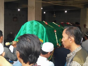 Juliantono Tewas, Polisi Gali Info Pelempar Petasan dari Suporter