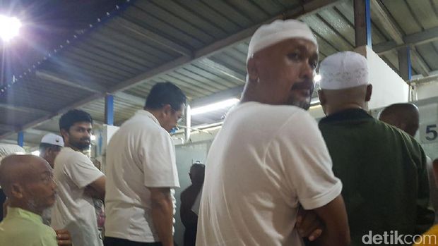Amirul Hajj mengantre toilet di Mina /