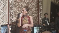 Tamu undangan pun mendapat hiburan dari artis ibu kota di resepsi pernikahan anak Buwas-BG. Seperti dari Bunga Citra Lestari (BCL), Ari Lasso, Fariz RM, hingga grup Kahitna. (Dok Istimewa).