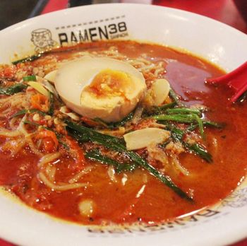 6 Makanan yang Perlu Dihindari Saat Kencan Pertama